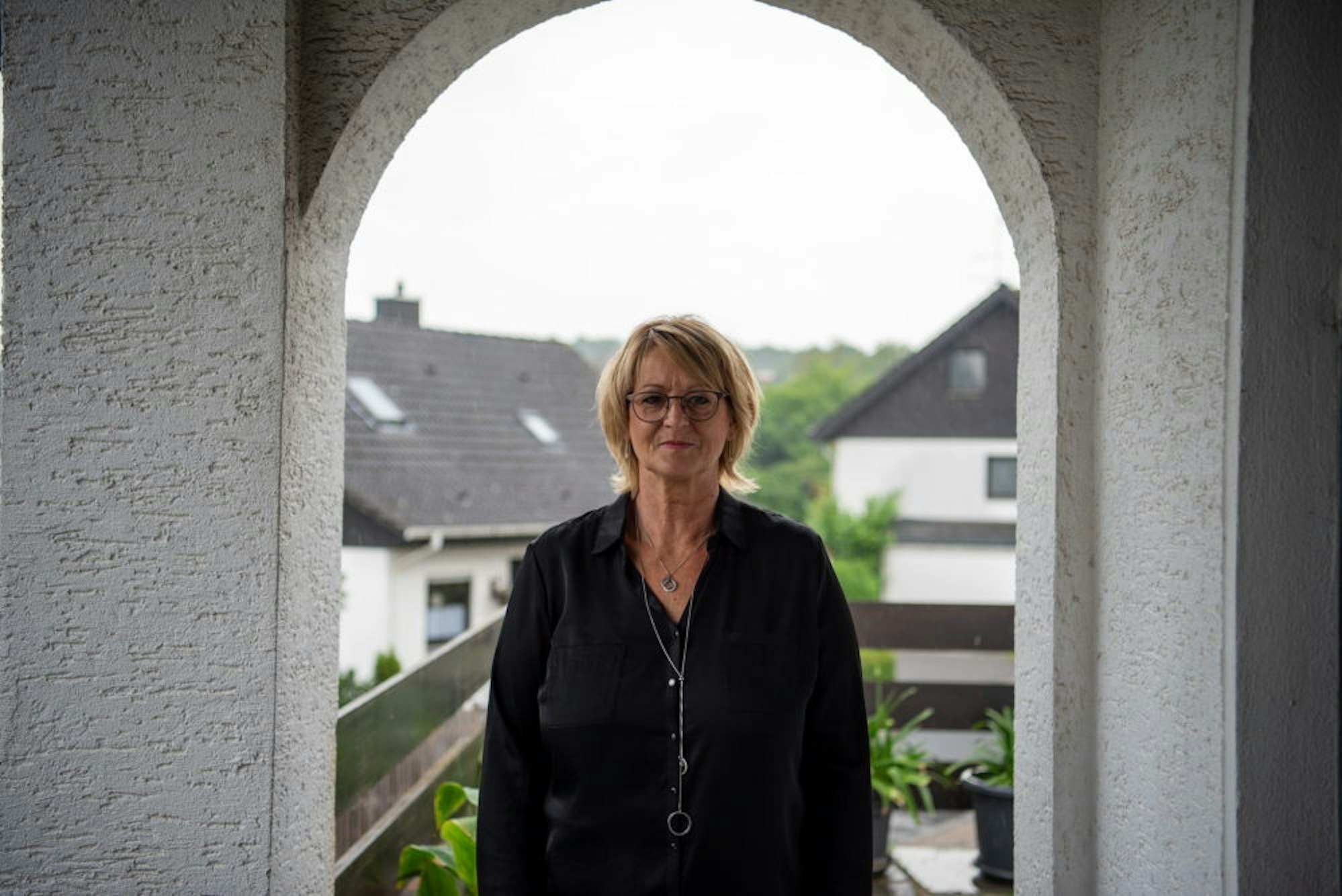 Sauer auf Müllsünder: Heike Waßenhoven, Ortsvorsteherin von Satzvey.