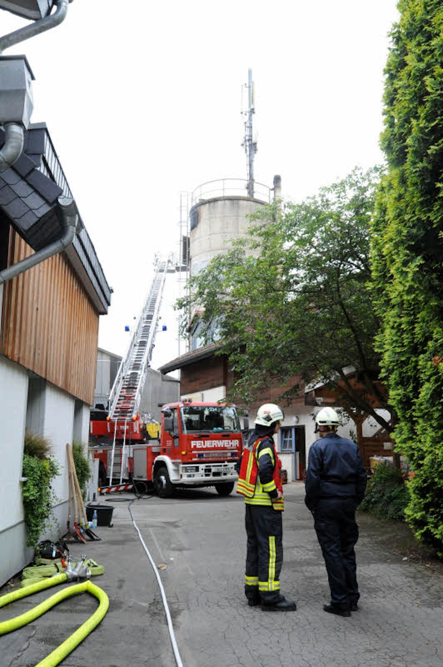 Der Schwelbrand im Holzspäne-Silo der Firma Wieland ist eine Geduldsprobe für die Feuerwehren.