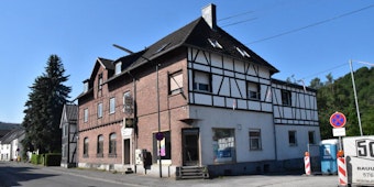 Die leerstehende Gaststätte „Westerwälder Hof“ in Dattenfeld gehört nun der Gemeinde Windeck.