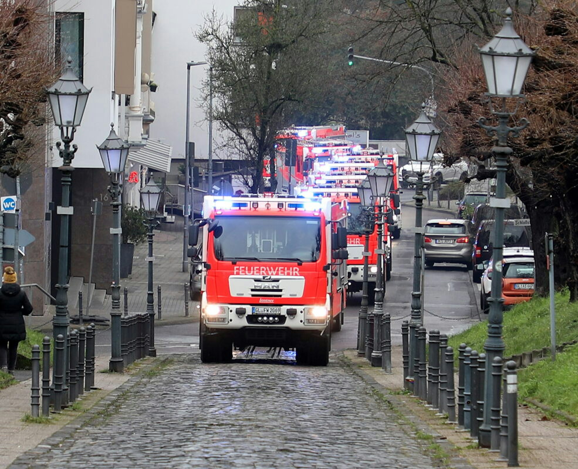 Die ab sofort im Stadtgebiet verteilt eingesetzten Fahrzeuge bei ihrer Anlieferung in Bensberg.