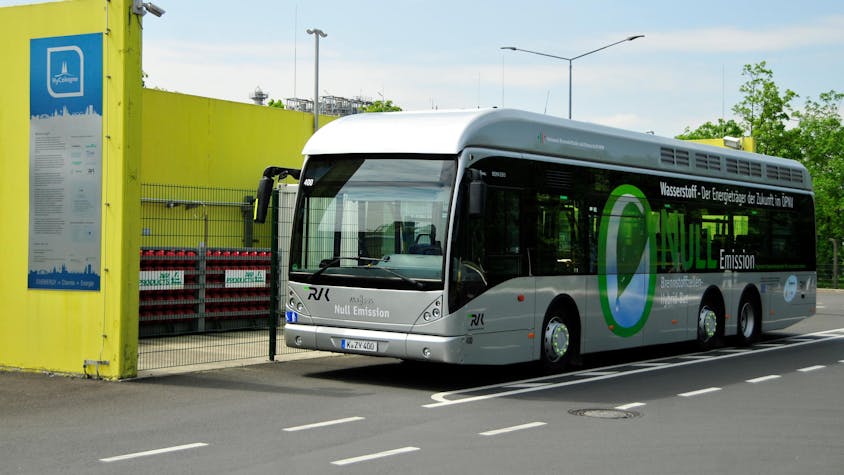 Seit 2011 tanken die Stadtbusse am Chemiepark Knapsack auf.