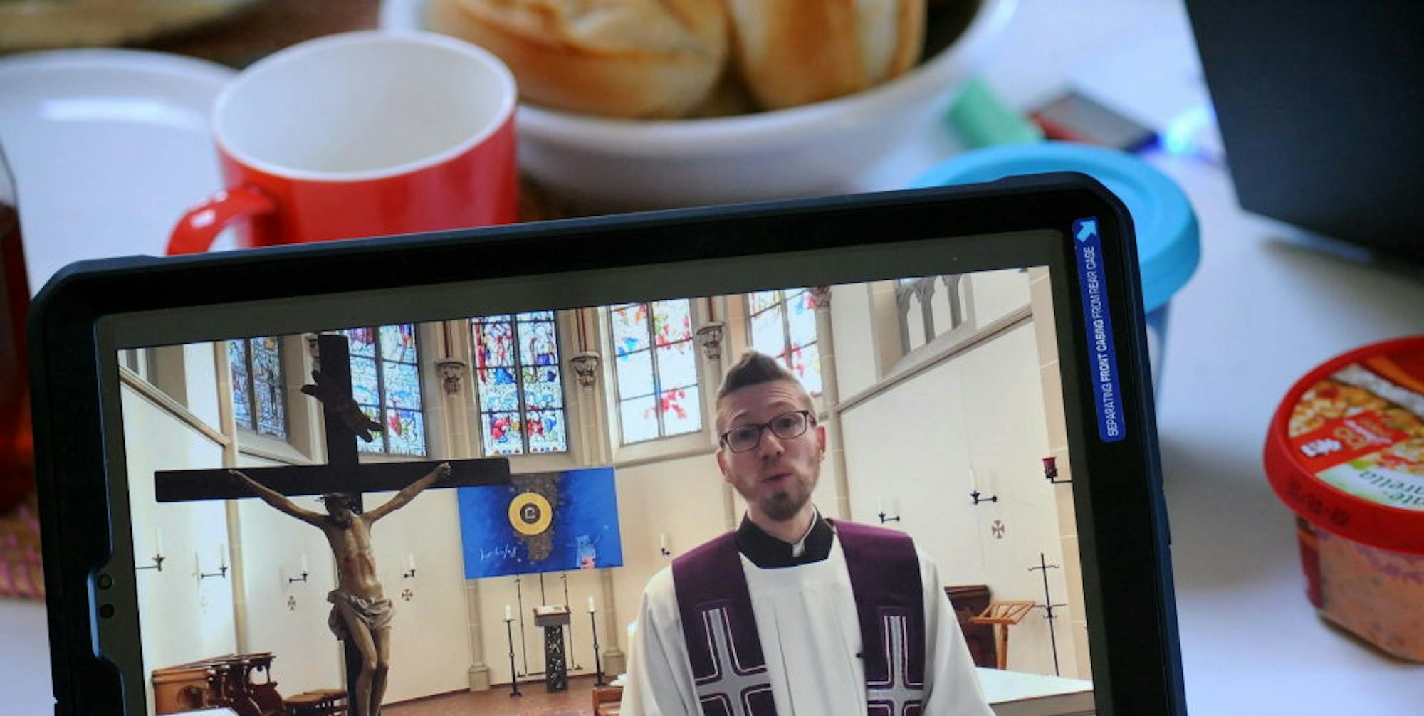 Pfarrer Michael Eichinger aus Leichlingen wandte sich am Sonntag in einer Andacht über das Internet an die Gemeinde.