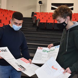 Reichlich Themen auf dem Zettel haben Schülersprecher Osman Mohamad (l.) und Marius Köster (r.).