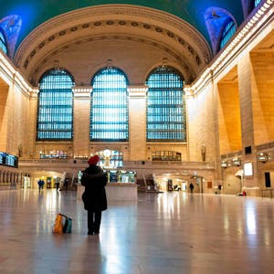 Ort der Leere, der in normalen Zeiten von Menschen überflutet ist: Die Grand Central Station, der Hauptbahnhof von New York.