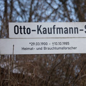 Die Umbenennung der Otto-Kaufmann-Straße hat der Gemeinderat bereits einstimmig beschlossen. In der Begründung hieß es, nach den neuen Erkenntnissen über seine belastete Vergangenheit könne Kaufmann keine Vorbildfunktion mehr haben.