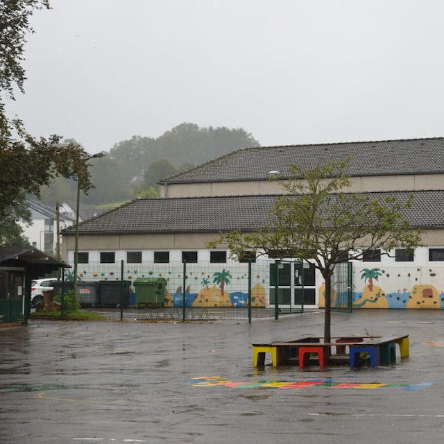 Die Turnhalle der Grundschule Vilkerath wurde wegen Schadstoffbelastung gesperrt. Wenn die Schäden beseitigt sind, könnte hier ein Jugendtreff entstehen.