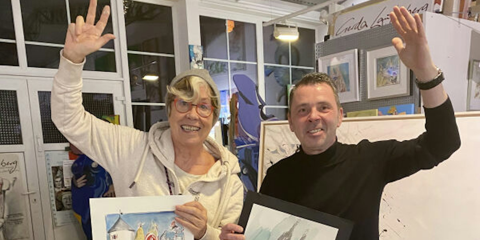 Künstlerin Gerda Laufenberg und Friseur Ralph Schwalbach bitten um Sachspenden für „Kunst im Salon“.