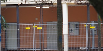 Bauabsperrungen an der Brüder-Grimm-Grundschule