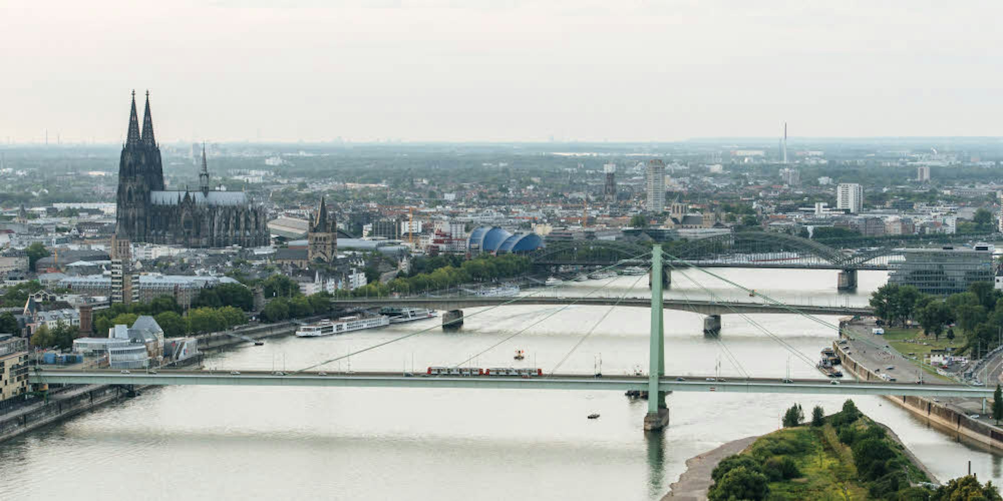 Drei von sieben: Die geplante Wanderung über sieben Kölner Rheinbrücken hat großes Interesse hervorgerufen.