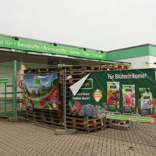 Von wegen Blütenträume: Der Raiffeisen-Markt in Mechernich ist geschlossen.