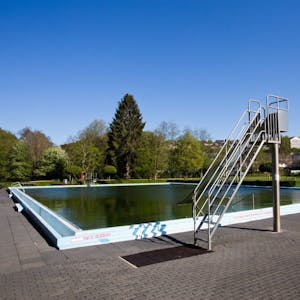  Im Bielstein Bad ist alles hergerichtet, wenn am Samstag die Tore öffnen. Wer hier schwimmen will, muss sich aber anmelden.