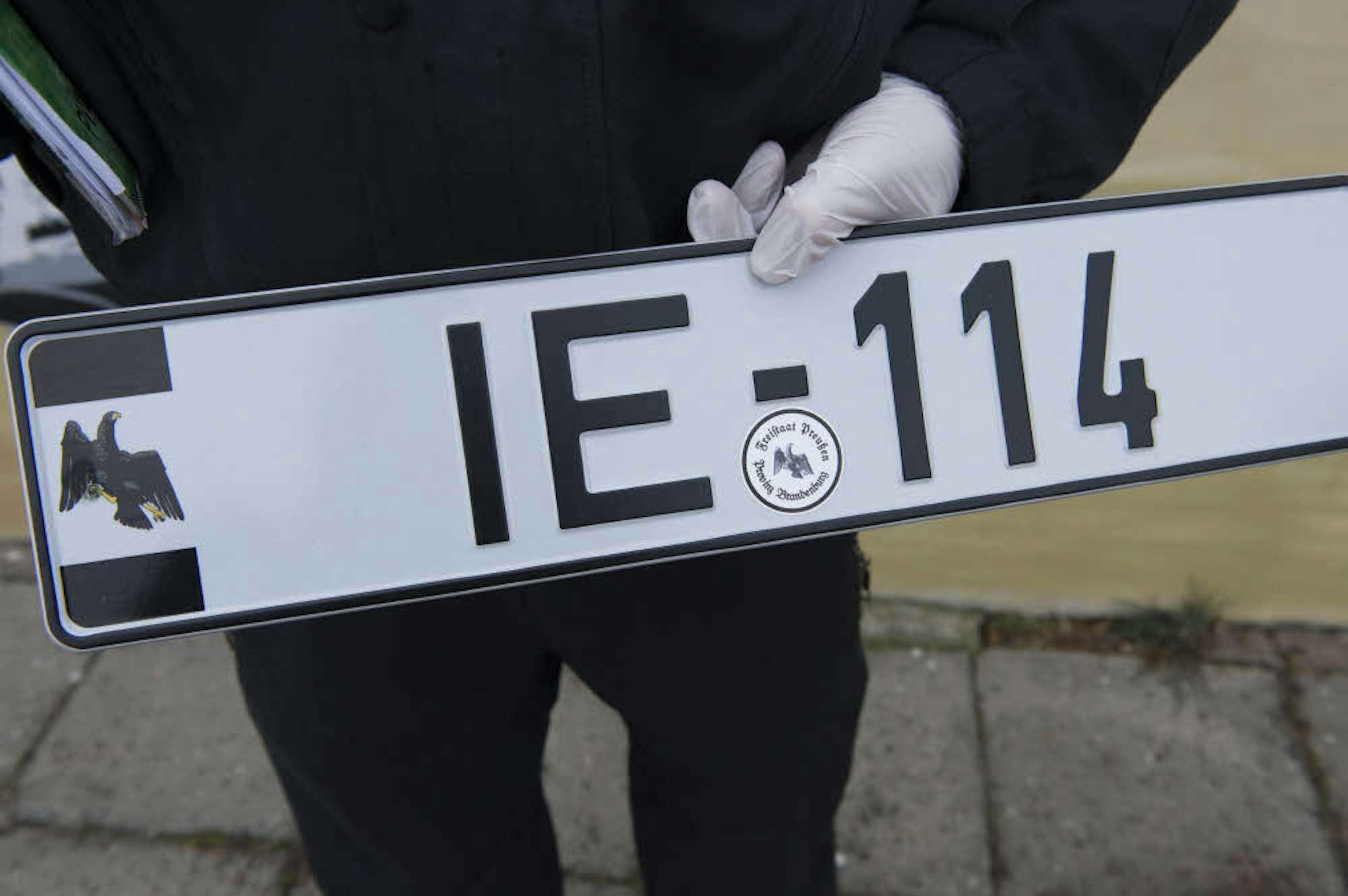 Auch  falsche Autokennzeichen  geben der Polizei und  dem Staatsschutz Hinweise auf mutmaßliche „Reichsbürger“.
