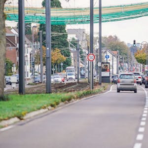 Die Pförtnerampel erzeugt an der Stadtgrenze künstlich Stau, damit weniger Autos in die Stadt fahren.