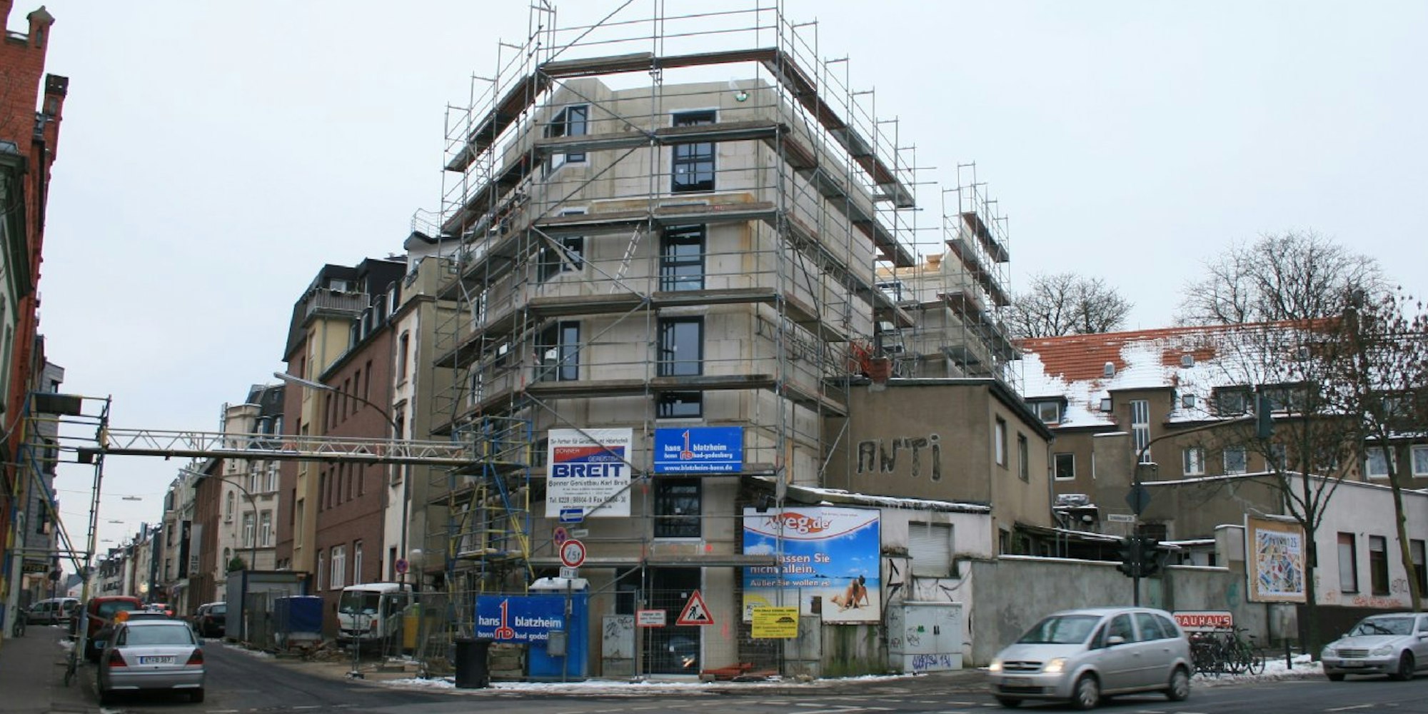 Das neue Haus schließt eine Baulücke zwischen Goltsteinstraße und Koblenzer Straße.