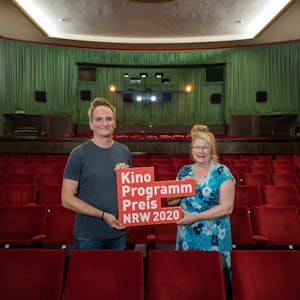 Daniel Huys und Petra Stratmann stellen seit Jahren ehrenamtlich das Programm des Kur-Theaters zusammen.