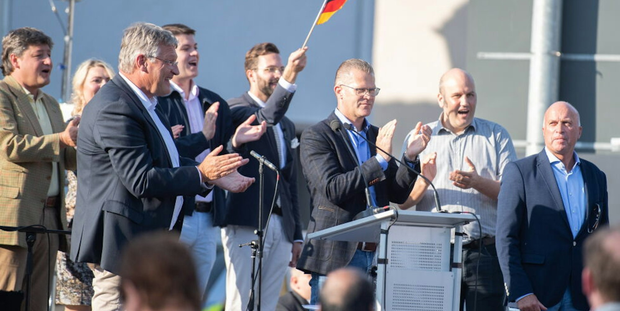 Wahlkampf mit Bundessprecher: Im September präsentierte die Kreis-AfD Jörg Meuthen (vorne links) in Euskirchen. Am Tag darauf erhielt sie unter anderem vier Mandate für den Kreistag.