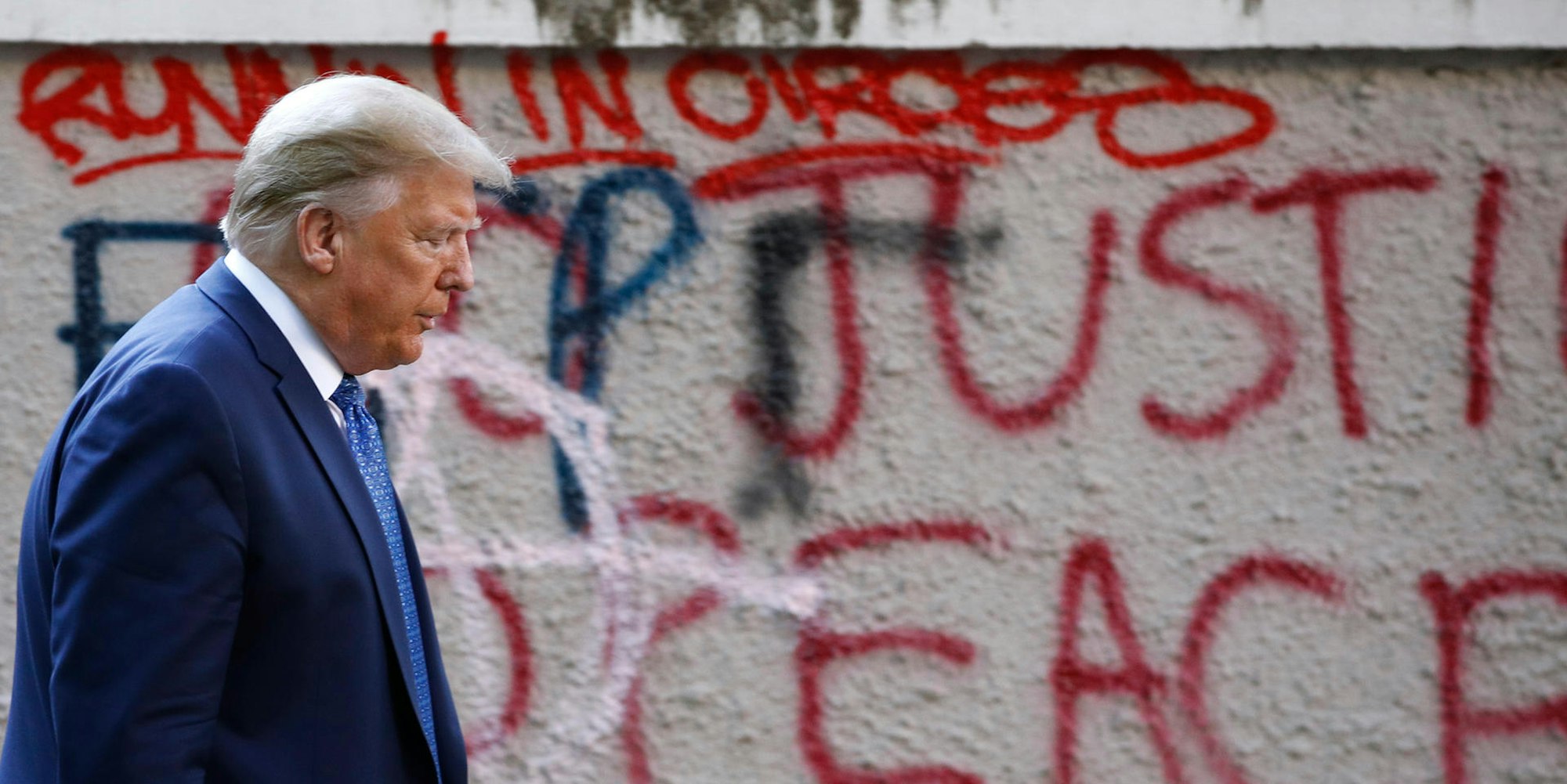 Trump vor Graffiti