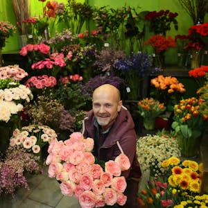 Floristmeister Roland Schimmel-Pfennig muss für seinen Beruf früh aufstehen.