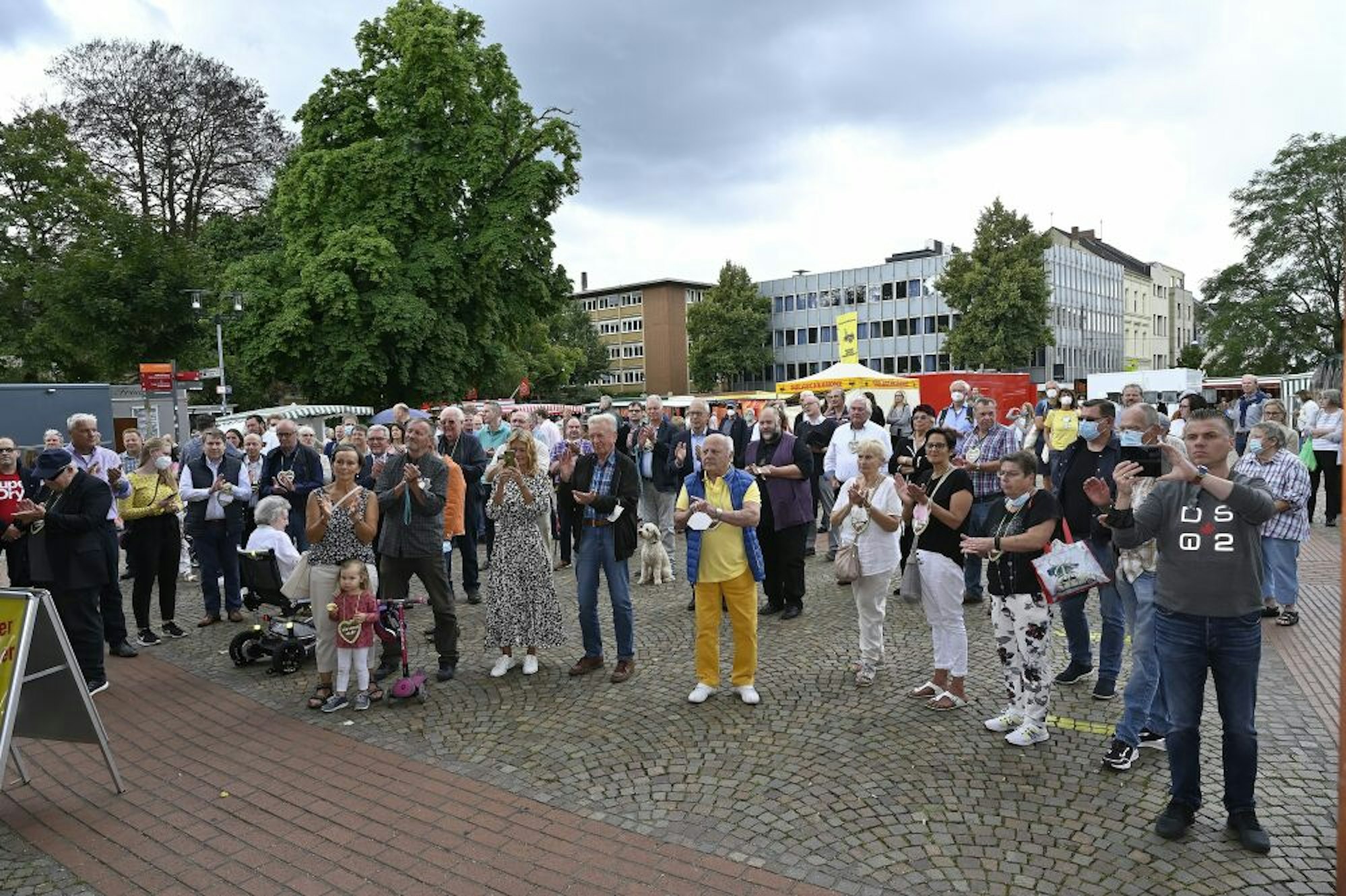 Mehr als 200 Besucher unterstützten die Erinnerung an die Kirmes und den fest Planen, sie 2022 zurück nach Gladbach zu holen.