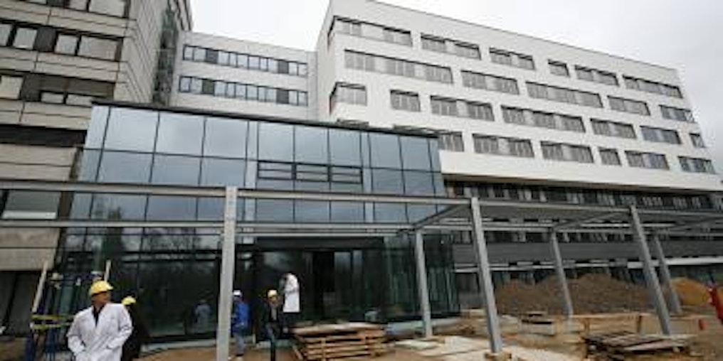 Am Krankenhaus Merheim entsteht ein neues Gebäude mit Bettenhaus, Intensivstation und Operationssälen. (Bild: Franz Schwarz)