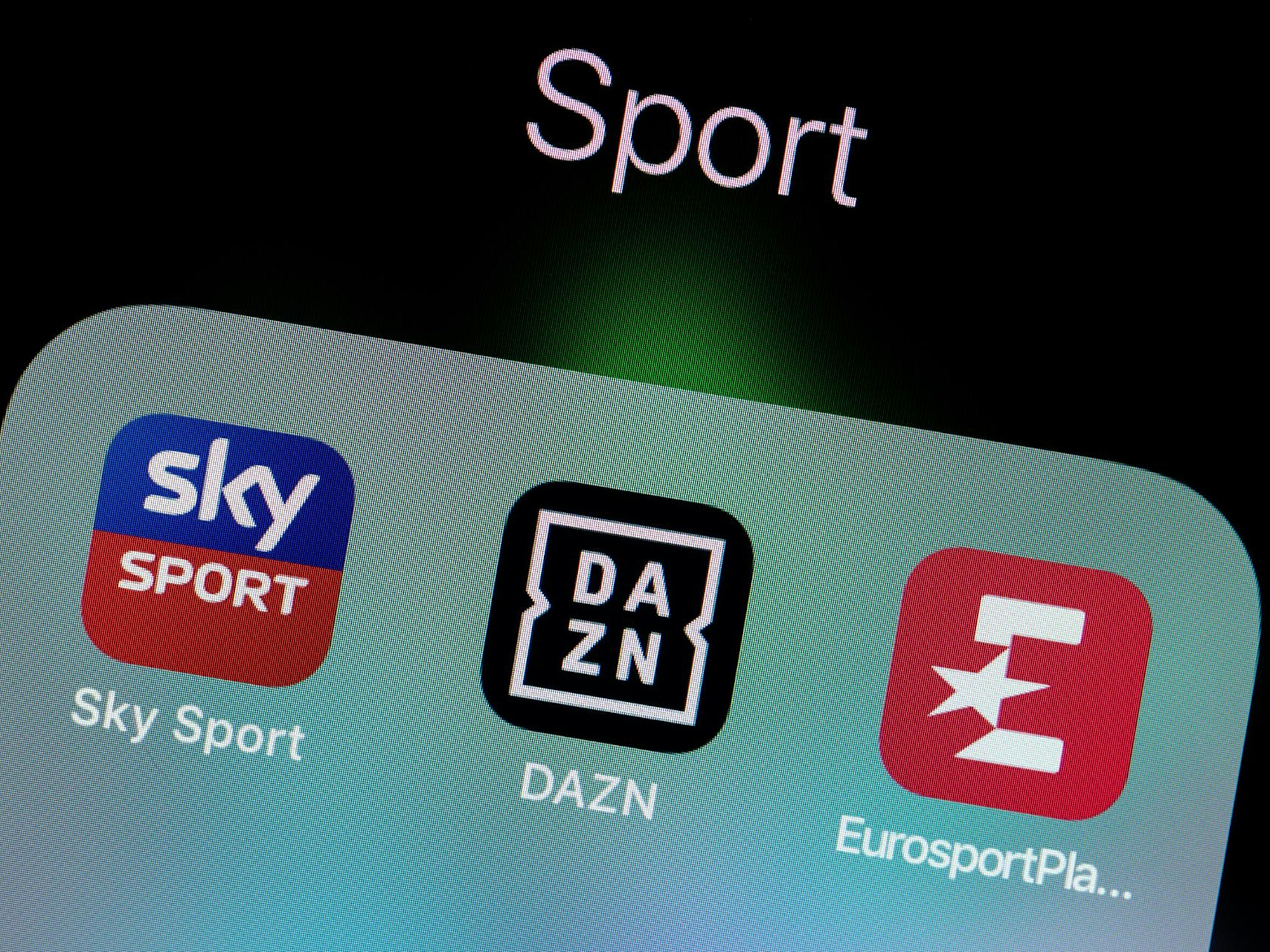 Ein Handybildschirm mit den Apps Sky Sport, DAZN und Eurosport Player. Das Bild entstand am 19. September 2019.