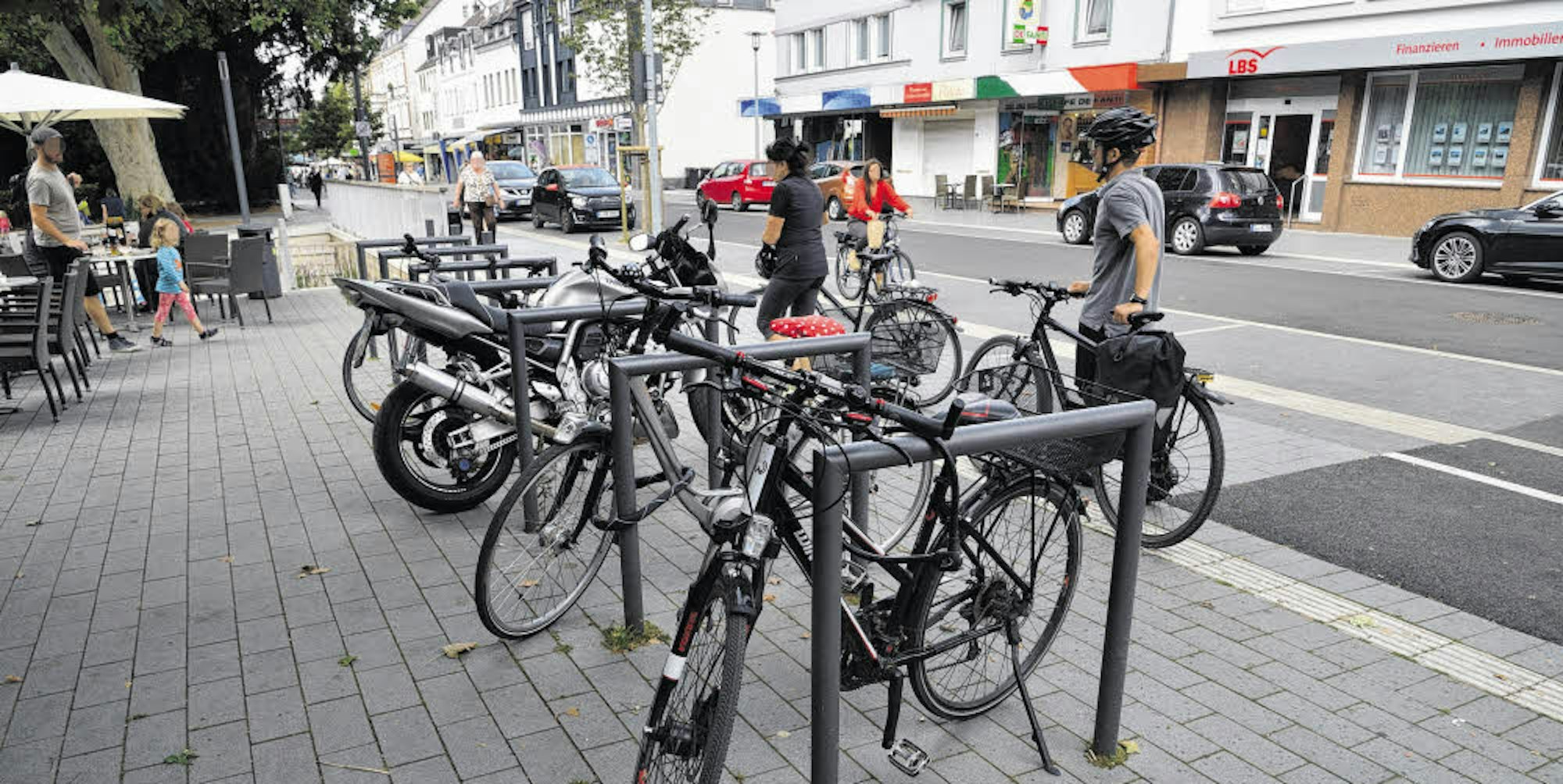 Die Radbügel in der Gladbacher Innenstadt werden von vielen Radfahrern genutzt. Weitere Bügel sind geplant.
