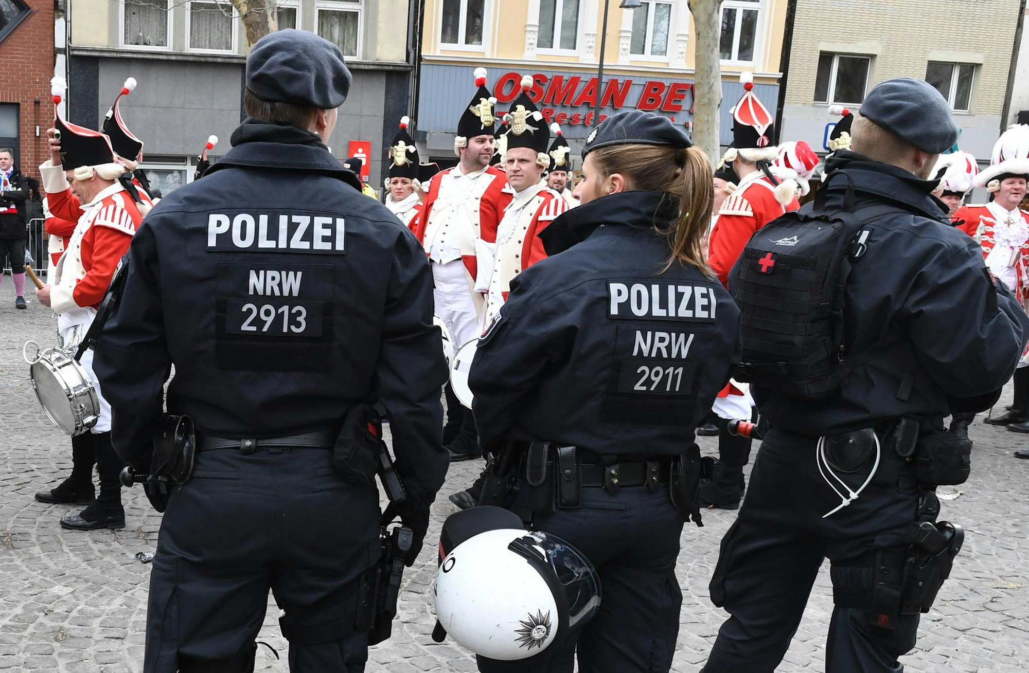 Polizisten im Karneval