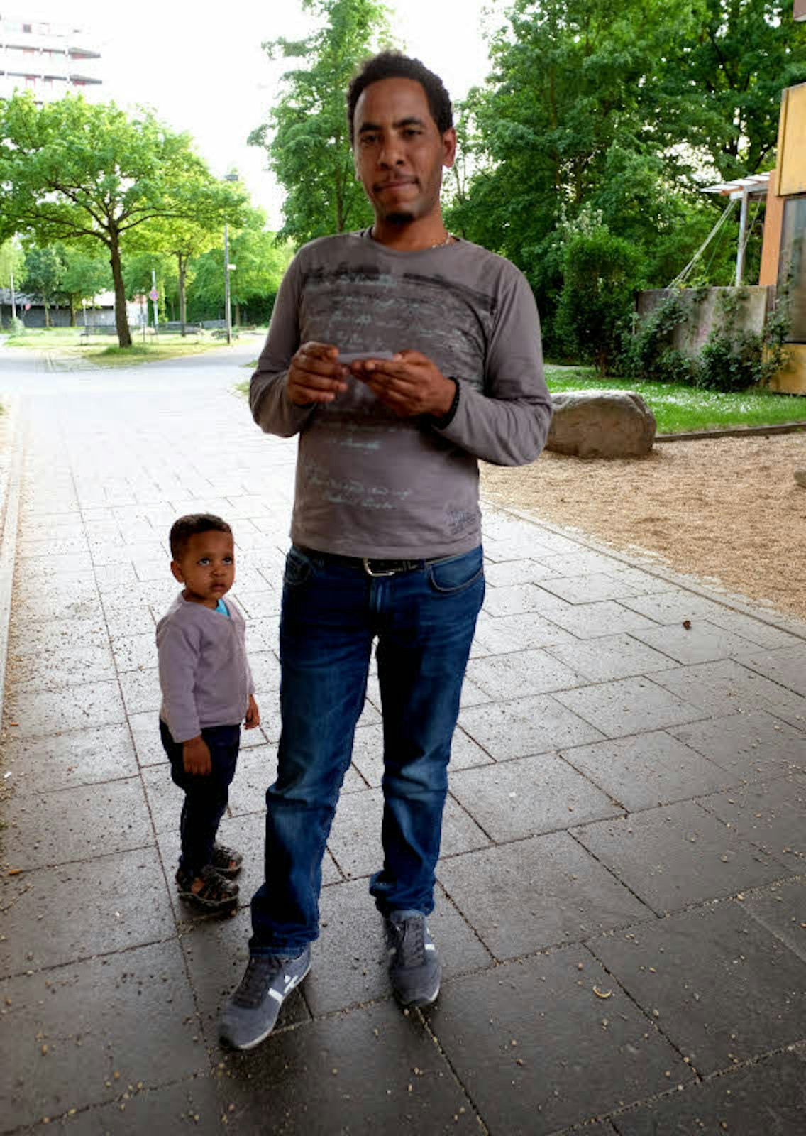 Tsegai T. (31) mit Sohn Miracle (2): „Wie soll ich hier vorwärts kommen? Hier spricht kaum jemand Deutsch.“