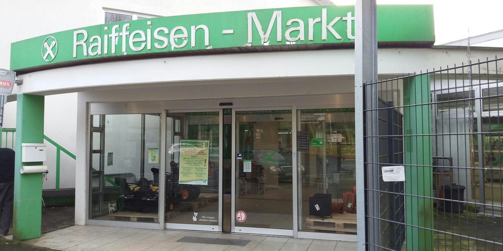 Der Raiffeisenmarkt in Kürten-Hungenbach hat geschlossen. Für das Gelände sucht die Volksbank Berg einen Nachmieter.
