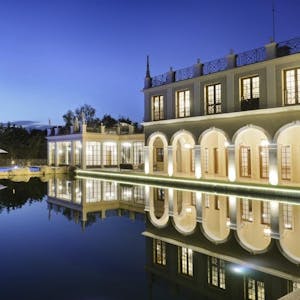 Filmreif ist die Außenansicht dieser 95-Millionen-Villa an der Côte d'Azur.