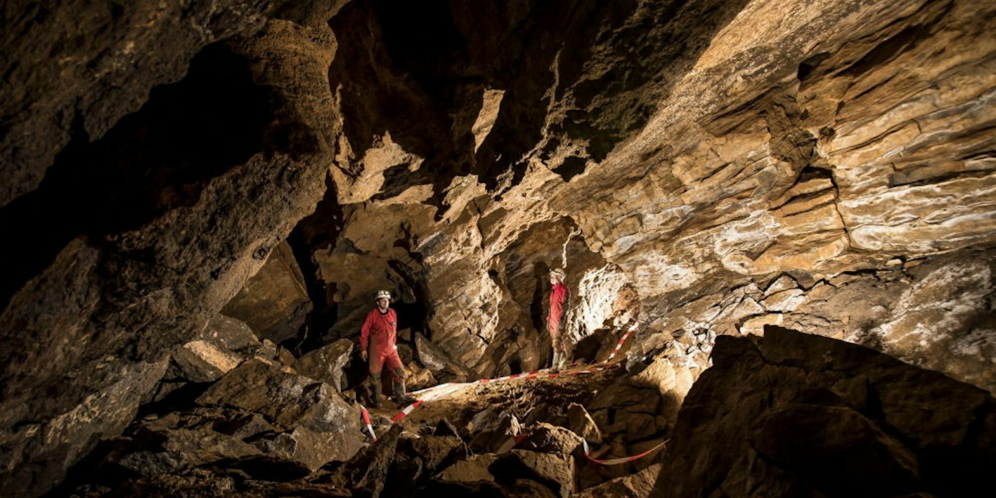 Sechs Kilometer sind schon vermessen und der unterirdische Jahrhundertfund in Ründeroth ist inzwischen schon zur zweitgrößten Höhle Nordrhein-Westfalens erklärt worden.