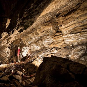 Sechs Kilometer sind schon vermessen und der unterirdische Jahrhundertfund in Ründeroth ist inzwischen schon zur zweitgrößten Höhle Nordrhein-Westfalens erklärt worden.