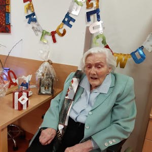 Impfung zum 100. Geburtstag: Elli Roß.