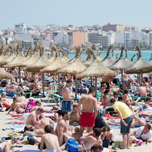 Mallorca Strand Touristen dpa
