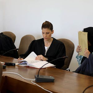 Die Eltern von Ilias vor Gericht