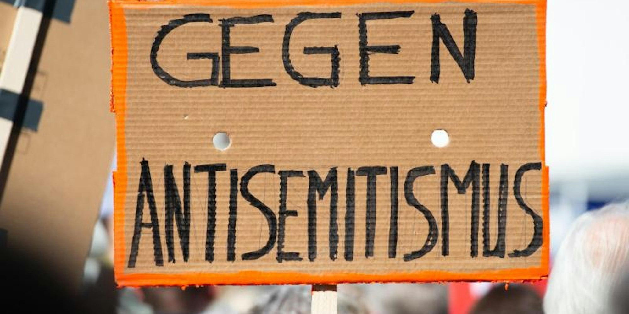Das Archivfoto zeigt eine Kundgebung gegen Antisemitismus in Hannover.
