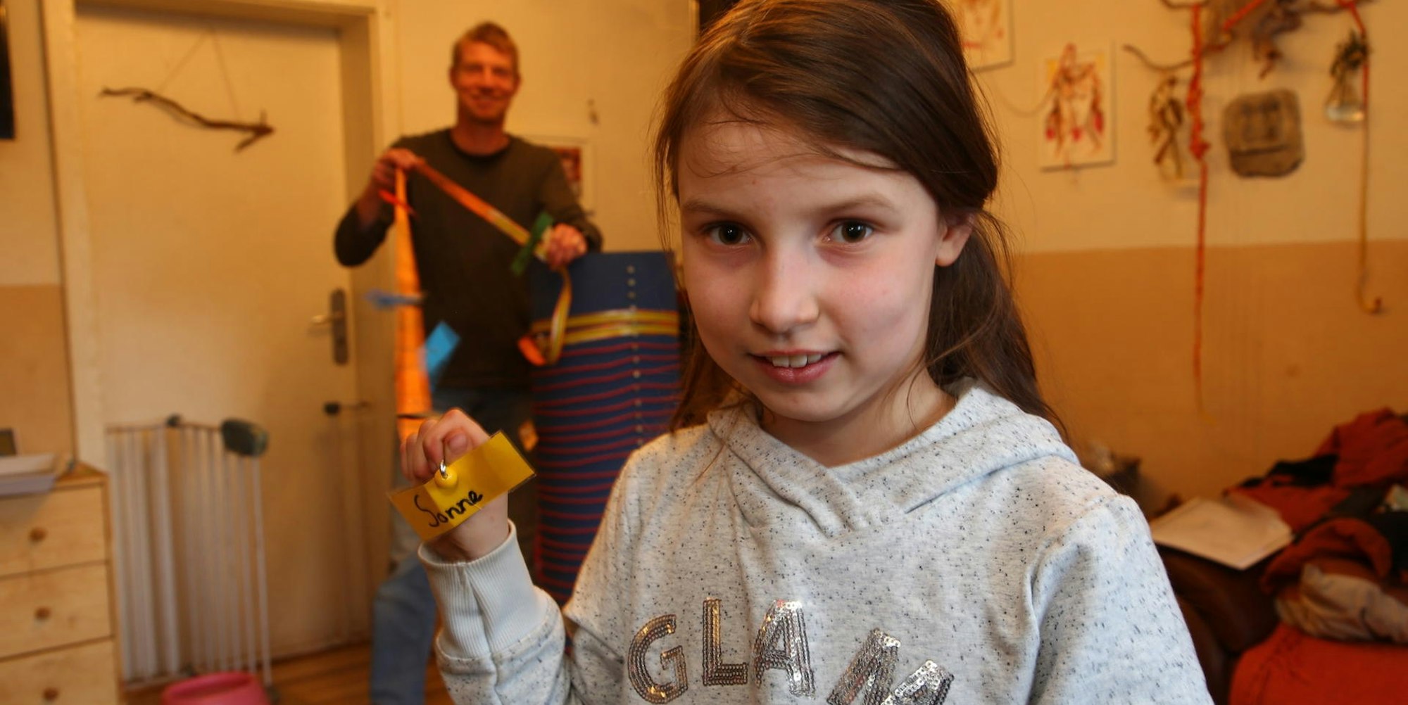 Die Dimensionen im Sonnensystem stellt Freya Vey anschaulich dar. Mit ihrem Vater Torsten hat sie am Projekt gearbeitet, das sie am Freitag bei „Jugend forscht“ präsentiert.