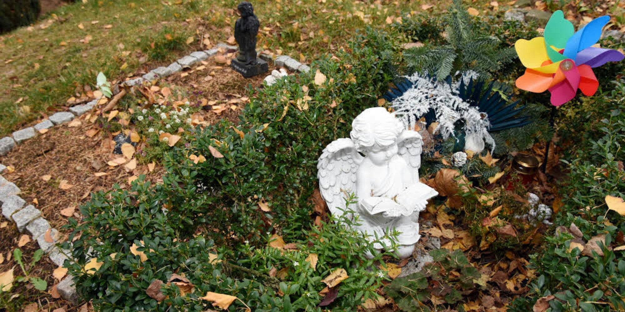 Kindergrab auf dem Nümbrechter Friedhof: Auch wenn ein Leben noch gar nicht richtig begonnen hat, brauchen Eltern einen Ort zum Trauern.