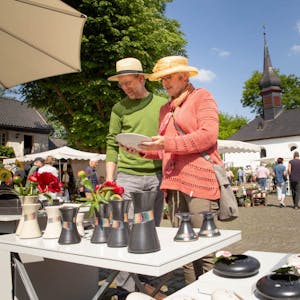 Der Töpfermarkt findet alljährlich im Denklinger Burghof statt, was auch weiter so bleiben soll. Allerdings überlegen Gemeinde und Bürger gemeinsam mit drei Landschaftsarchitekten, wie das gesamte Gelände noch attraktiver gemacht werden kann.