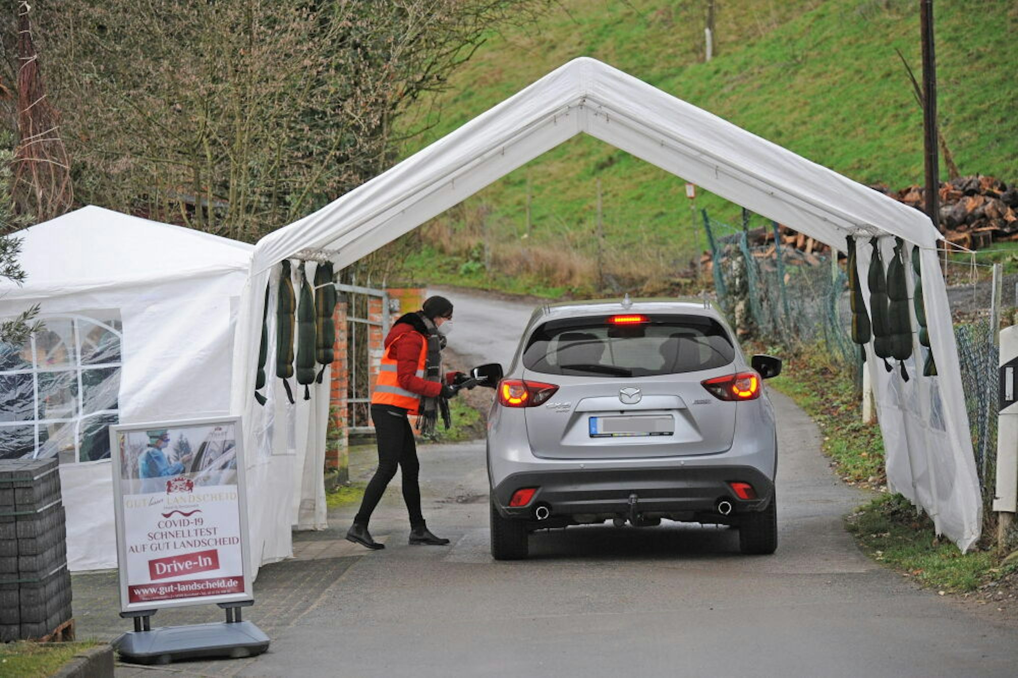 Bei hoher Nachfrage könnte am Burscheider Hotel-Restaurant auch wieder wie Ende 2020 eine Drive-in-Teststation eingerichtet werden.