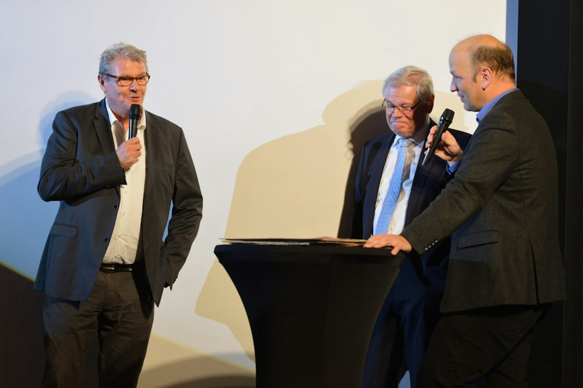 Der stellvertretende Chefredakteur des „Kölner Stadt-Anzeiger“, Rudolf Kreitz (l.), mit Rundschau-Herausgeber Helmut Heinen (M.) und Redaktionsleiter Guido Wagner.