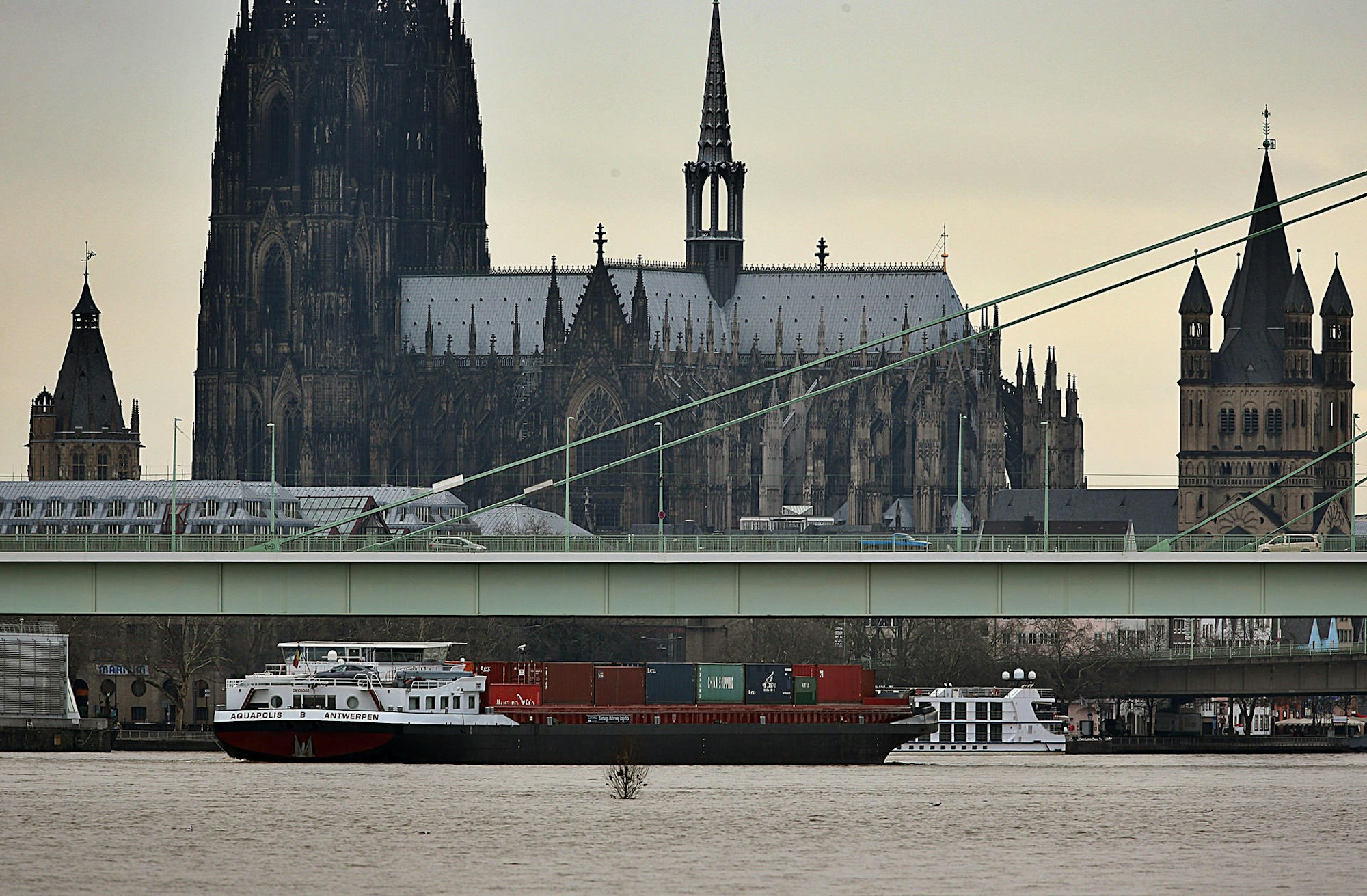 Hochwasser Schifffahrt Köln