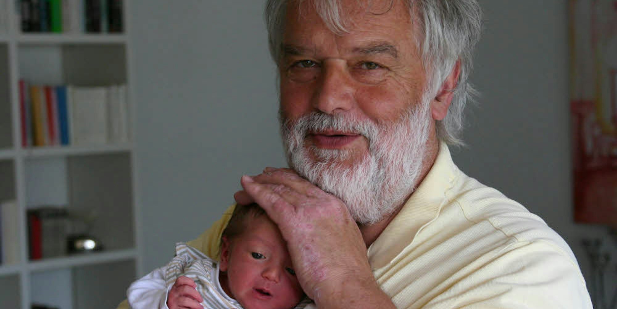 Als langjähriger Klinikchef des Vinzenz-Pallotti-Hospitals in Bensberg hat Gerd Eldering Tausende von Geburten begleitet