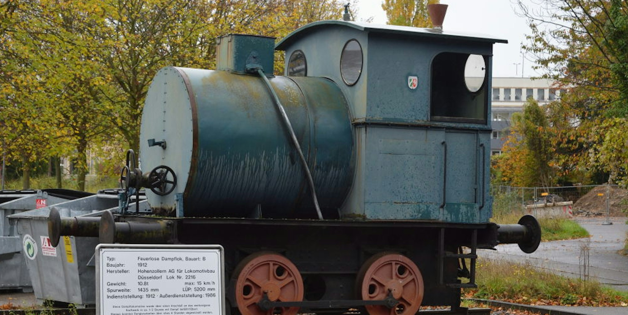 Diese Dampflokomotive Baujahr 1912 wurde 1982 stillgelegt - heute ein Denkmal auf dem städtischen Zanders-Gelände.
