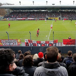 Heimspiel: Beim Derby zwischen Viktoria und Fortuna war der Sportpark Höhenberg 2012 ausverkauft, im Südstadion ist meist die Gästekurve voll.