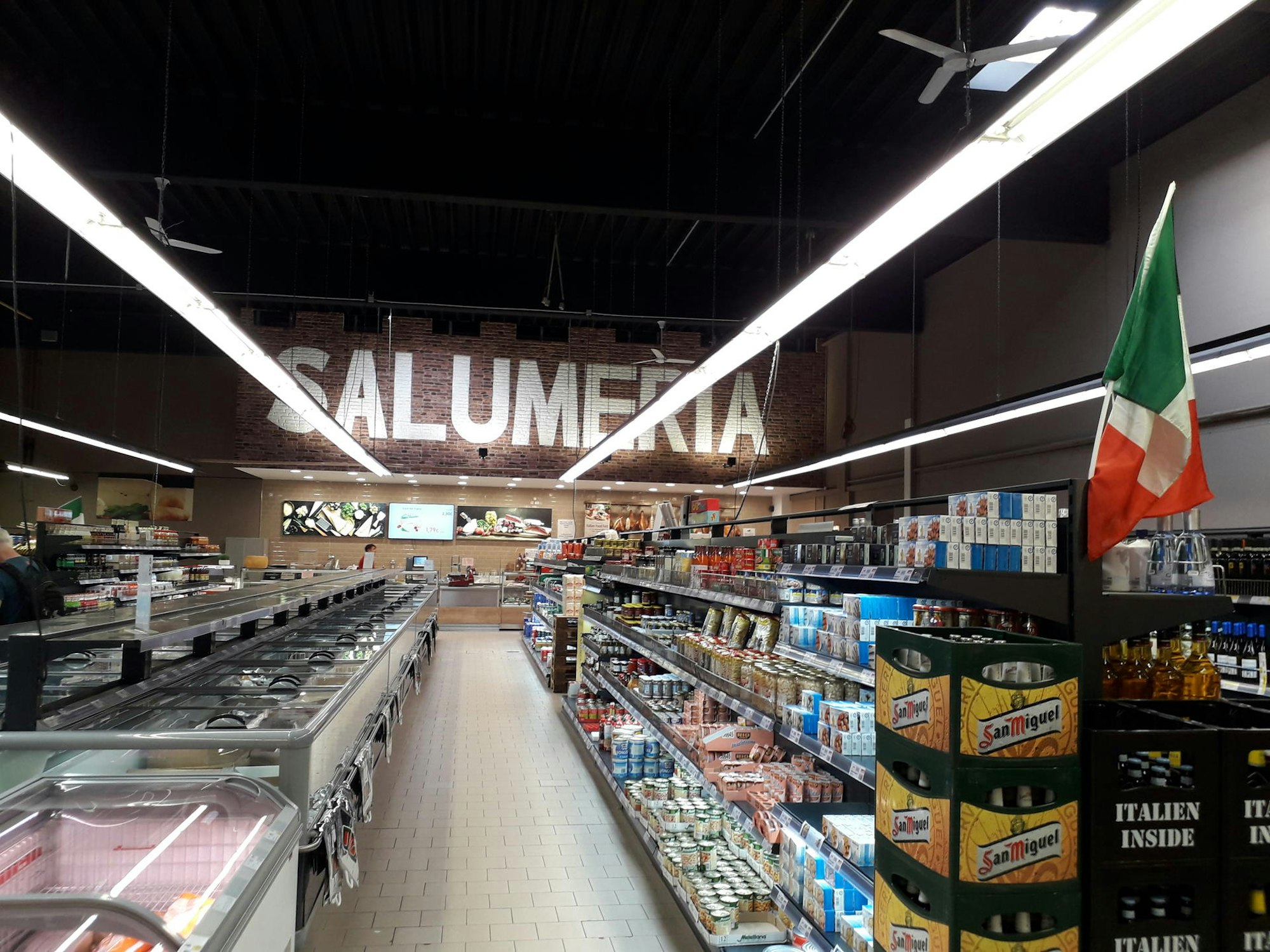 Nadia Supermarkt 2
