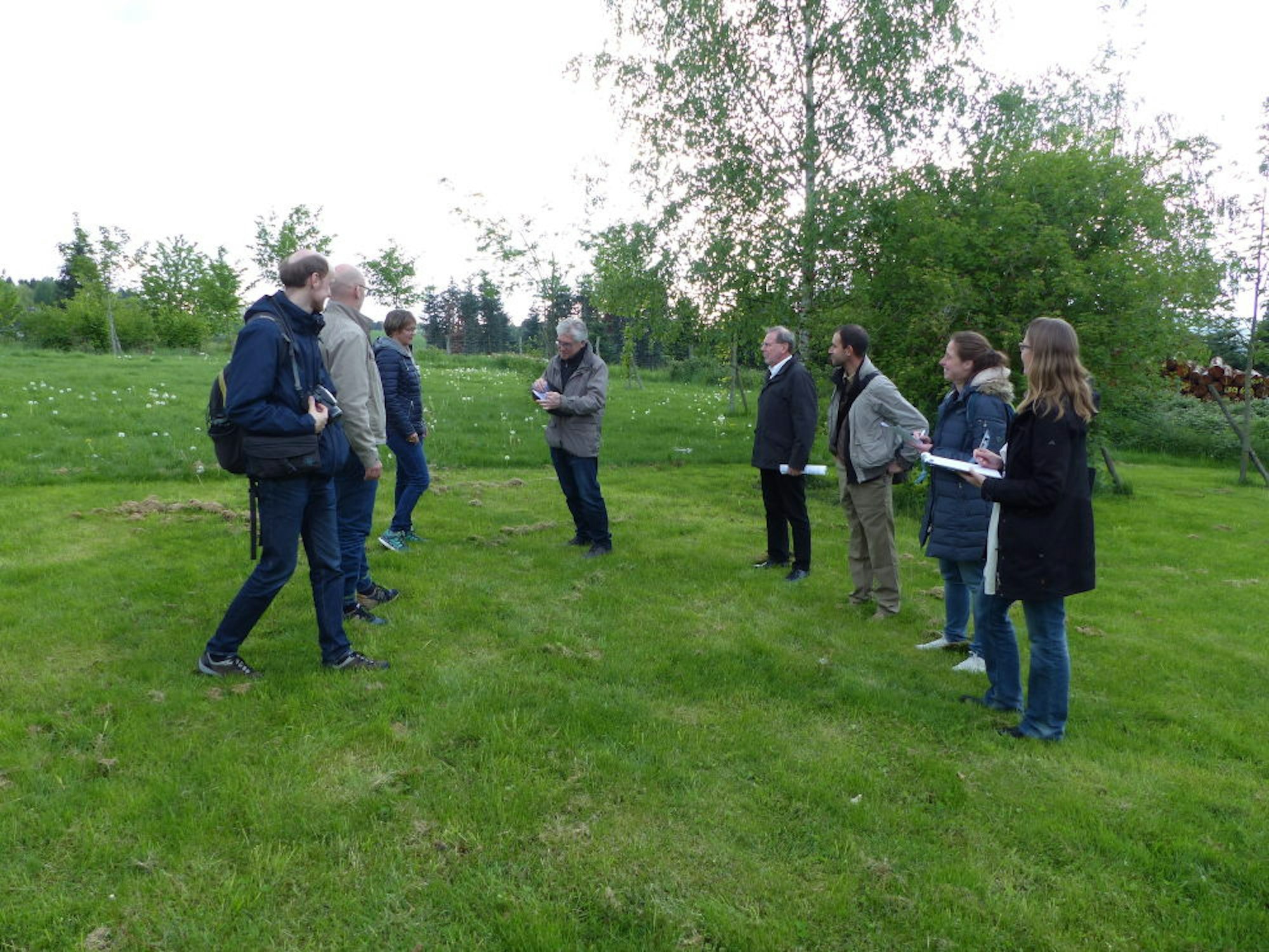 Dorfbegehung: Im Mai 2019 hatte die Biologische Station Rhein-Berg das Marialindener Projekt besucht.