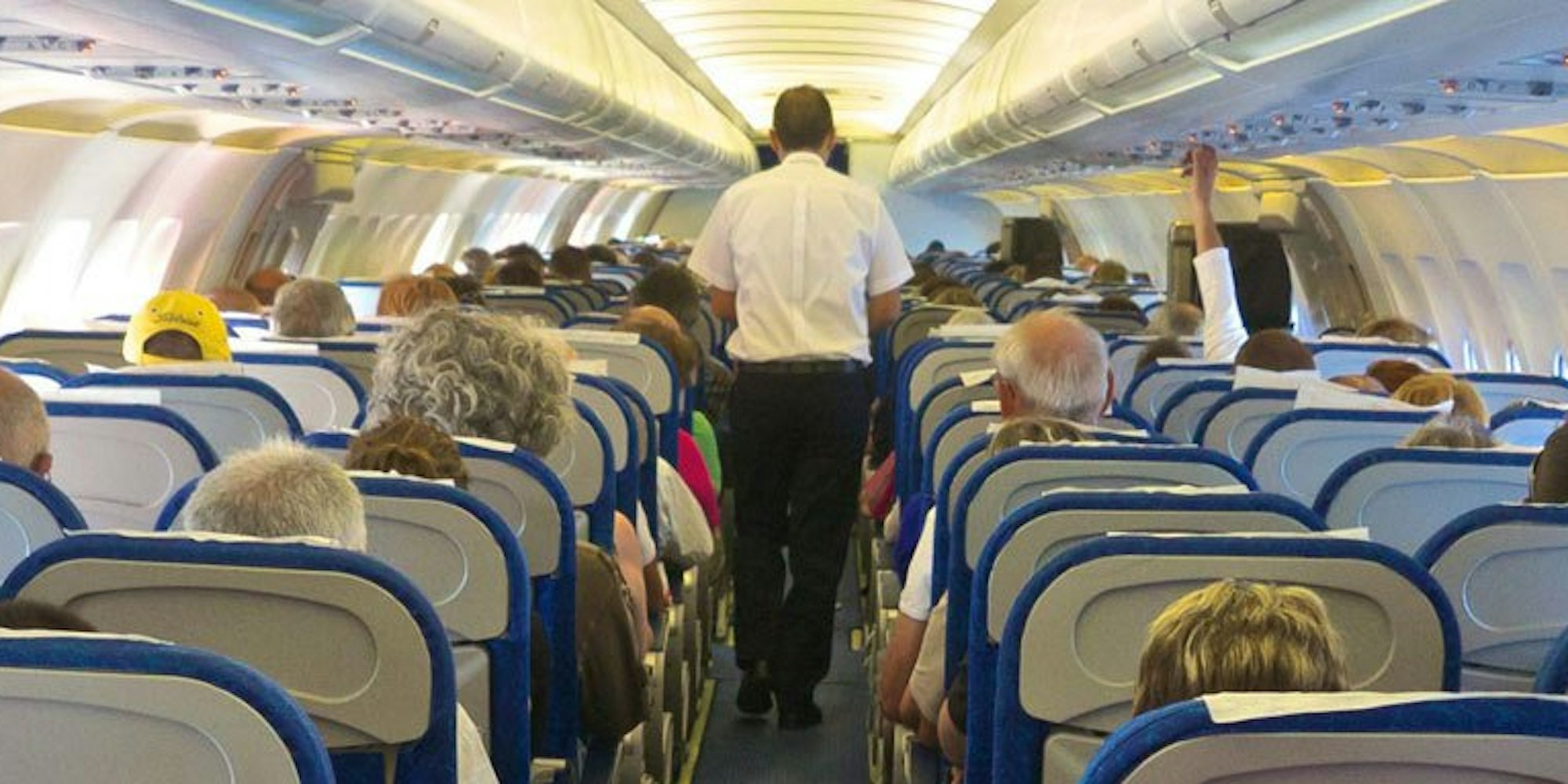 Nicht immer einfach: Im Flugzeug müssen es Passagiere mehrere Stunden auf engem Raum mit Fremden aushalten. (Symbolbild)