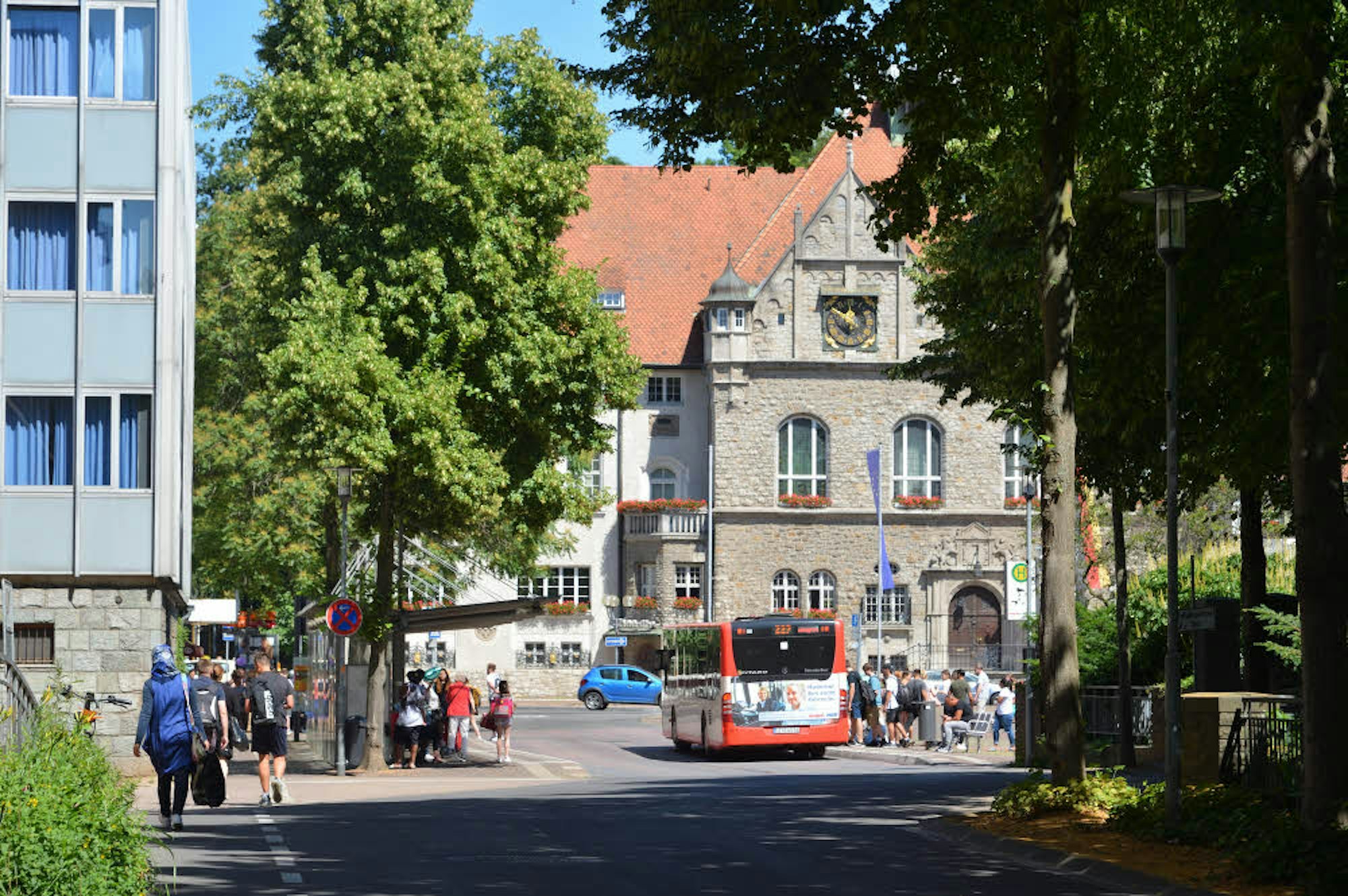 Den Konrad-Adenauer-Platz soll der Bus nicht mehr kreuzen.