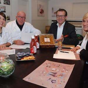 Nane, Frank und Nina Remagen sowie Geschäftsführer Bernd Johnen (2.v.l.)